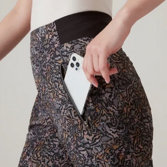 Athleta Trekkie North Joggers in Kinetic Abstract - Picture 2 of 14